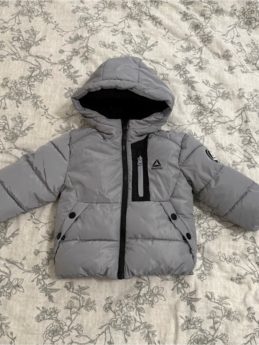 Reebok Kids Hooded Puffer Jacket in Light Gray with Black Trim